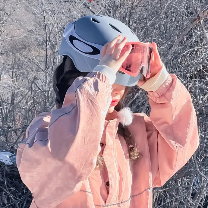穿黄睡衣的女孩